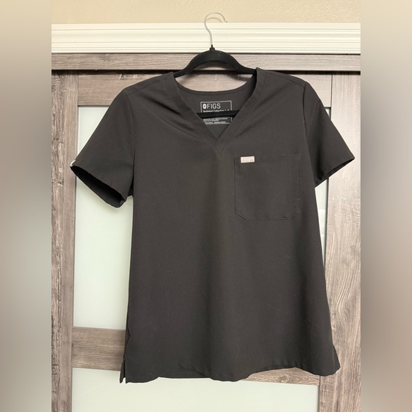 FIGS Catarina One Pocket Scrub Top - Picture 3 of 3